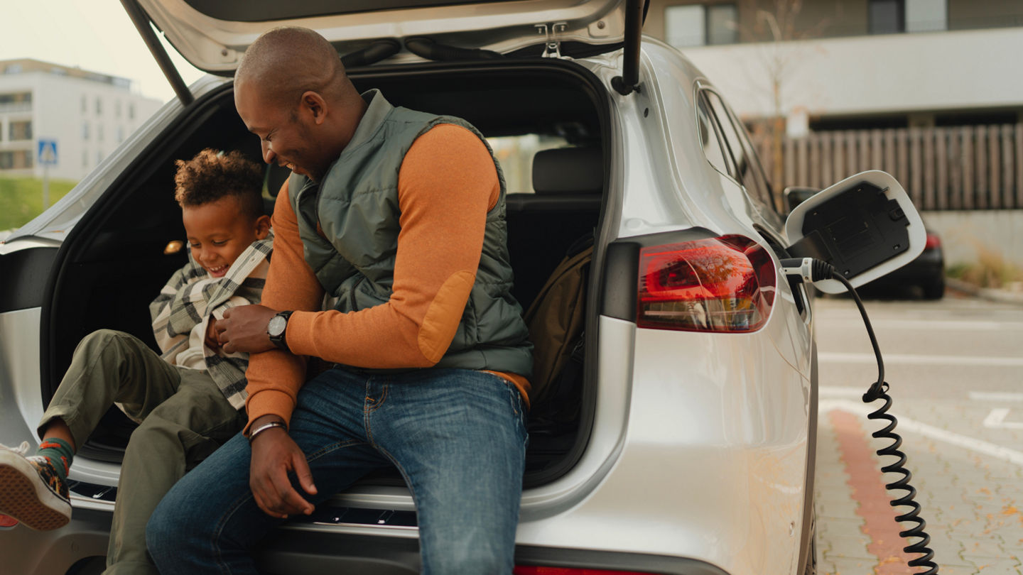 Avis-electric-hybrid-fleet-lifestyle.png