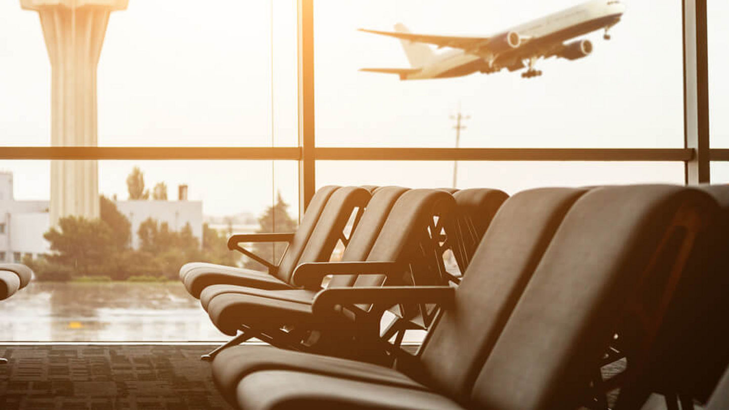 avis-airport-gate-plane-tower-900x700.jpg