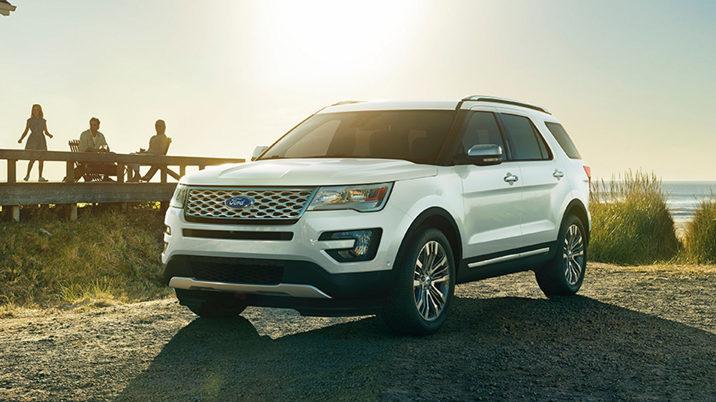 2017 Ford Explorer 3/4 front view