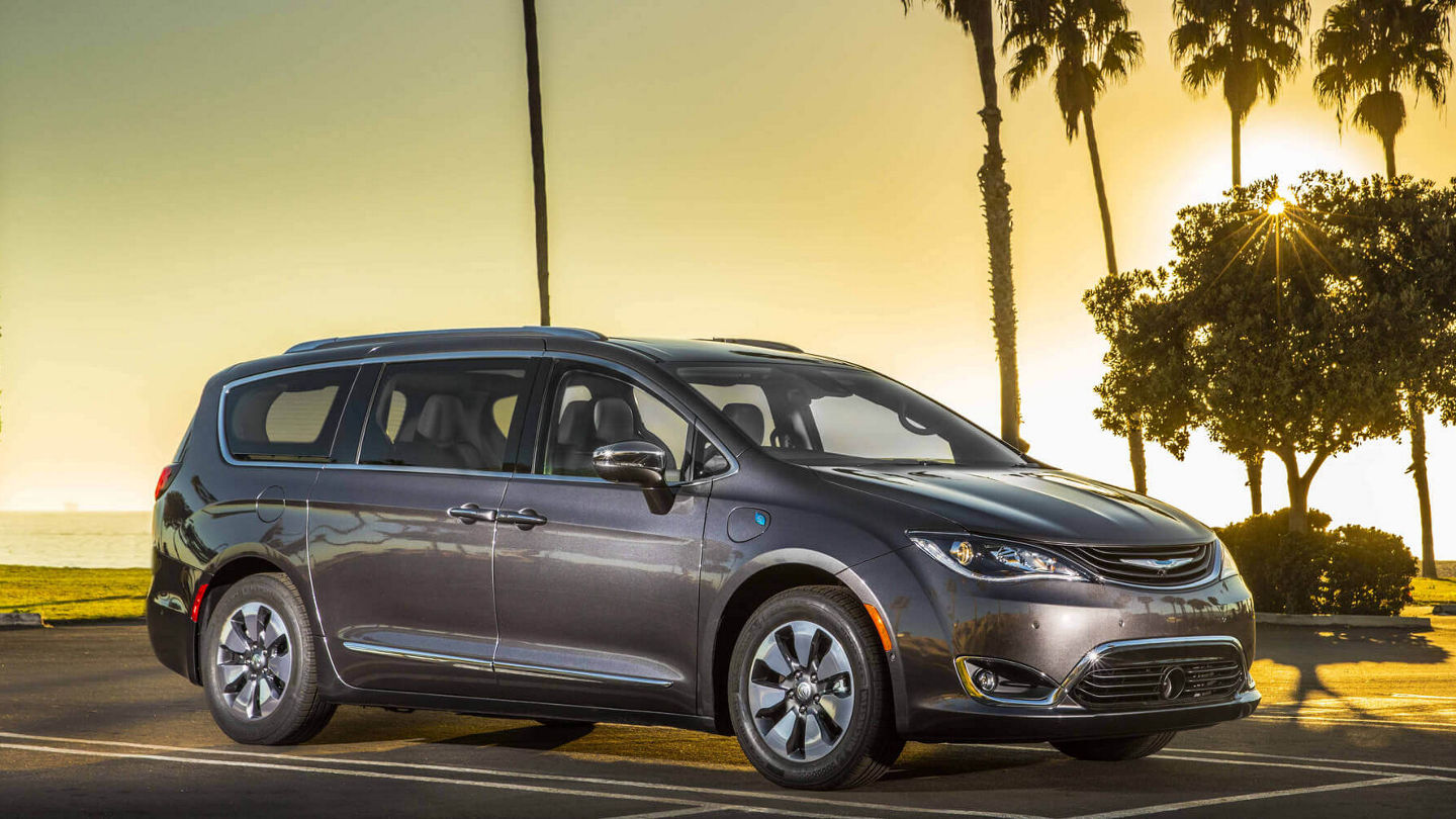 avis-car-guide-chrysler-pacifica-minivan-2440x1000.jpg