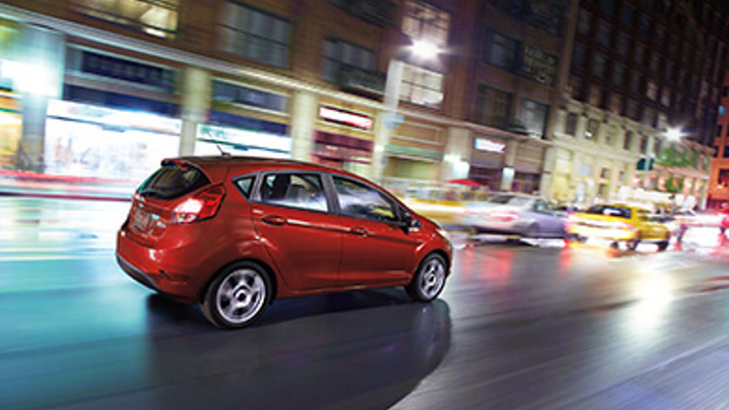 avis-location-economy-car-rental-ford-fiesta-2018-390x250.jpg