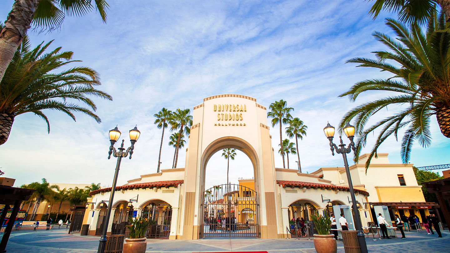 avis-partnership-universal-hollywood-001.jpg