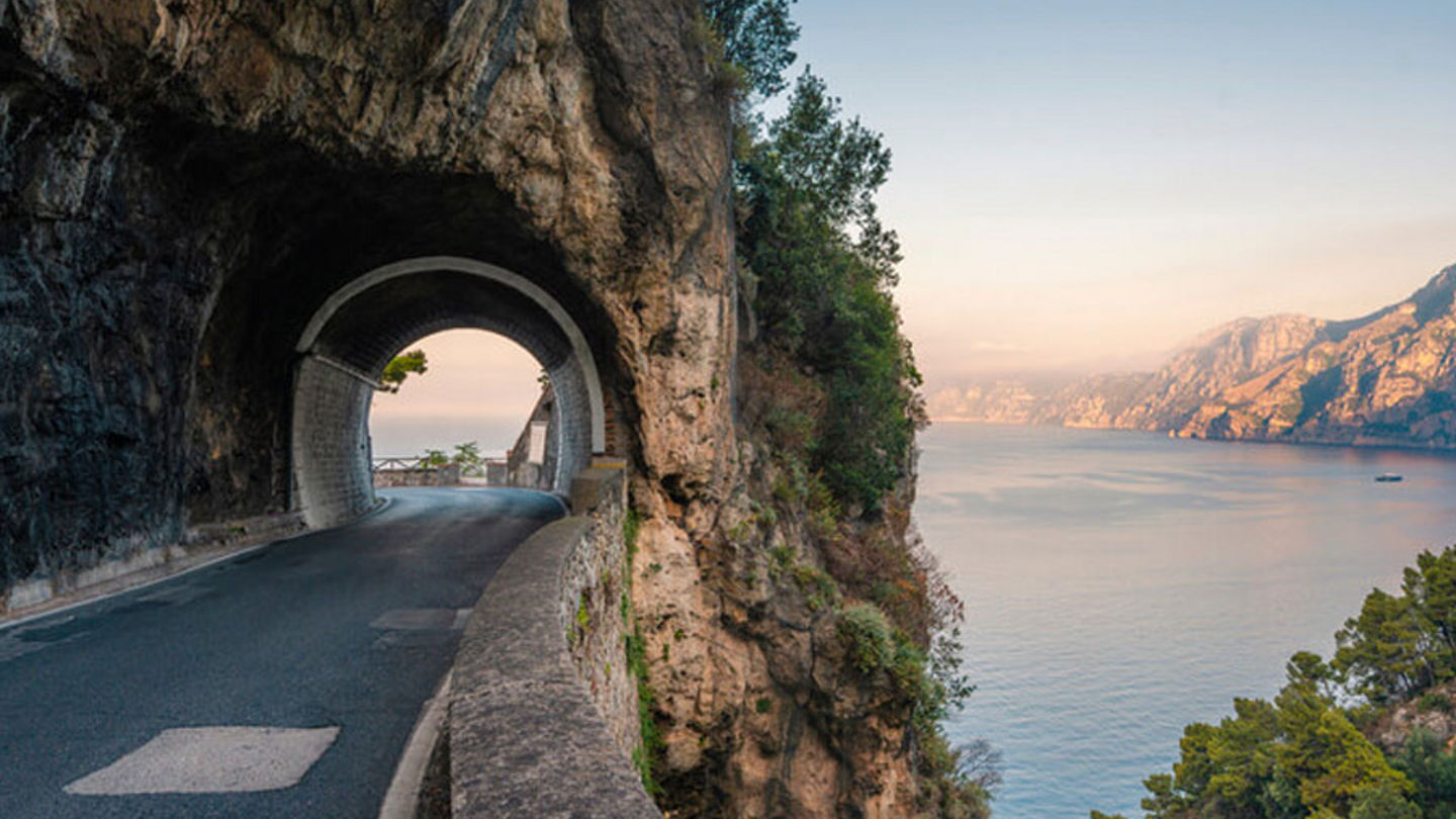 avis-road-trip-amalfi-coast-900x600.jpg