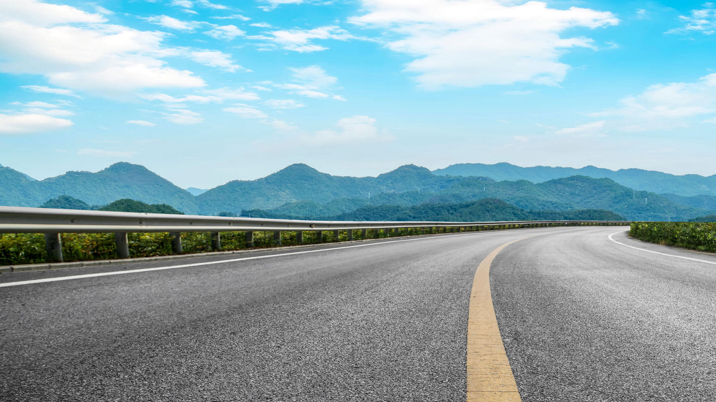 avis-weekly-road-2440x1000.jpg