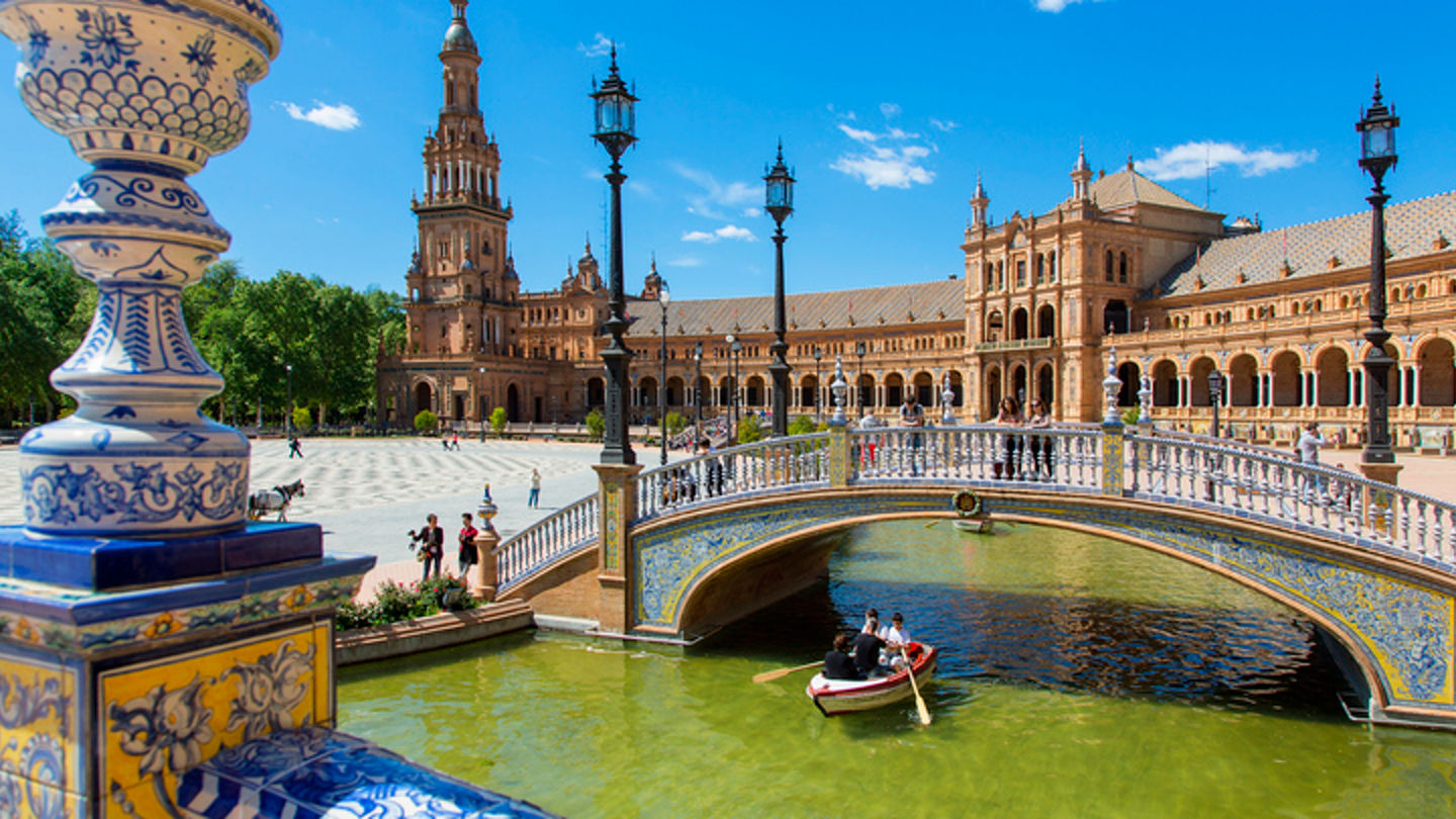 Europe, Spain Andalusia, Sevilla, Plaza de Espana