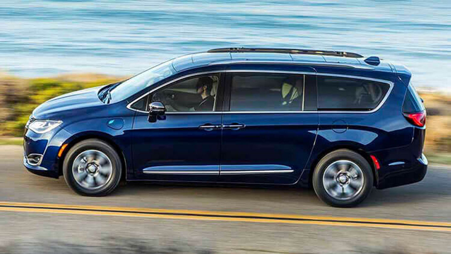 budget-location-minivan-rental-chrysler-pacifica-750x750.jpg