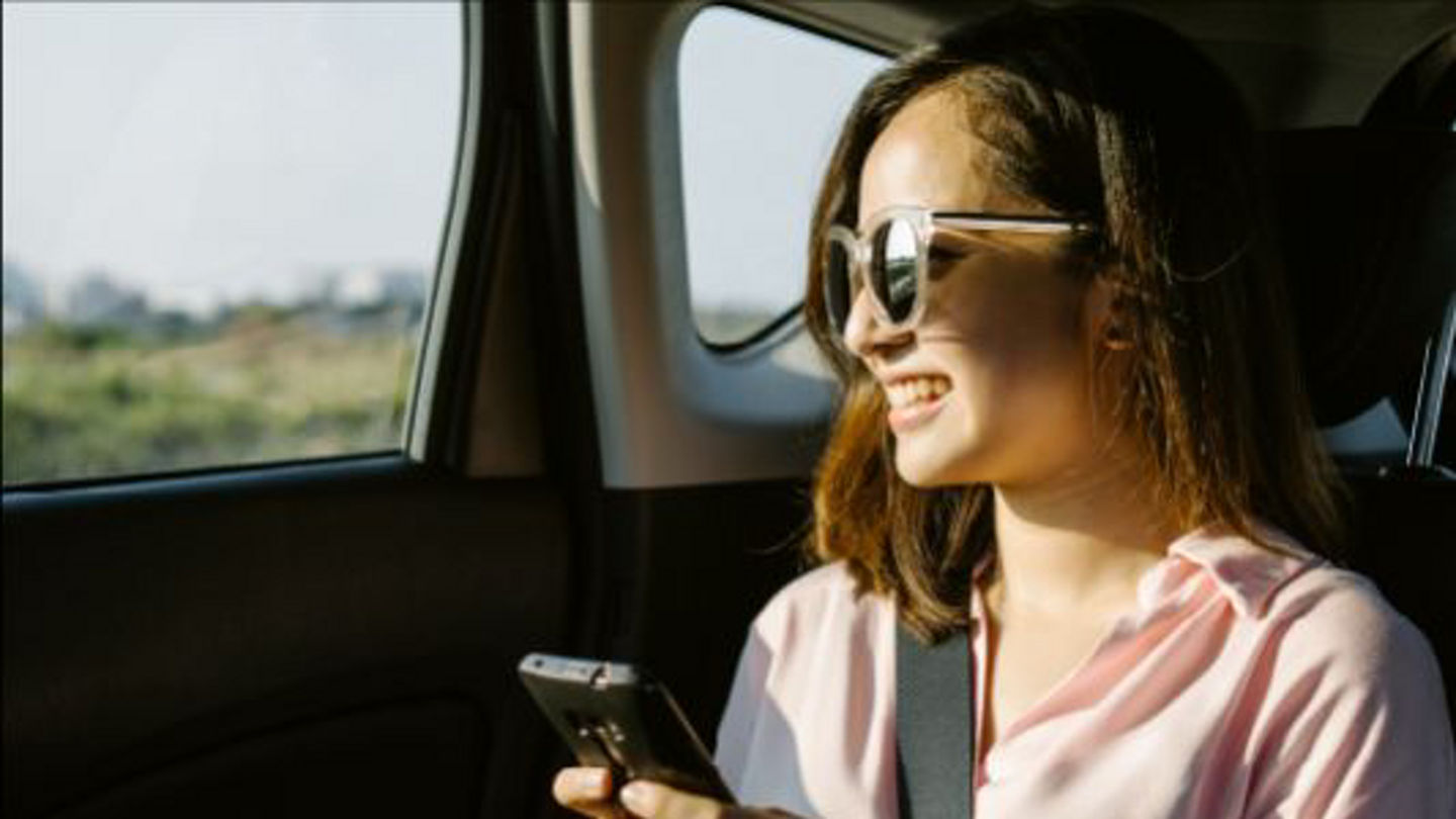 lady_sunset_phone.jpg